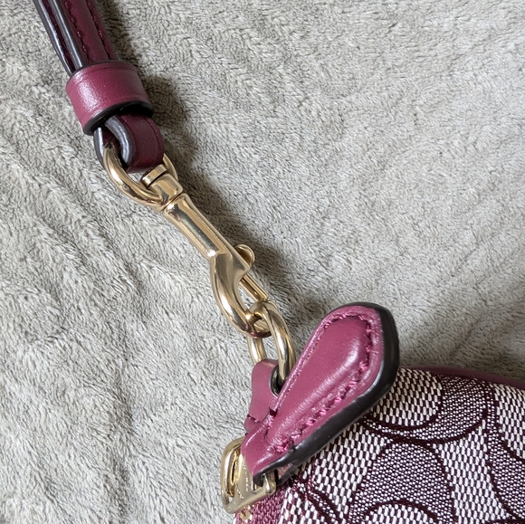 Coach Wristlet-8x5 - EUC - Picture 8 of 11